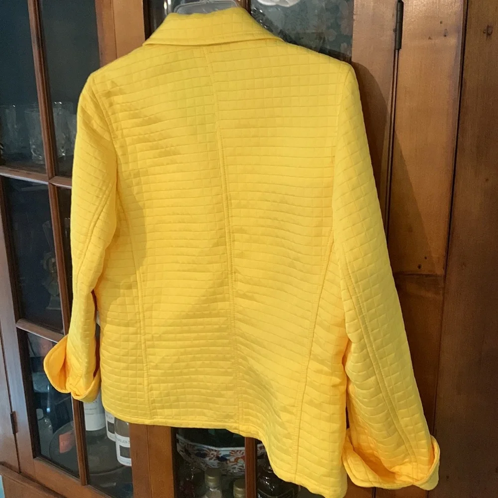 Harve Benard yellow quilted jacket with front pockets. - Picture 3 of 3